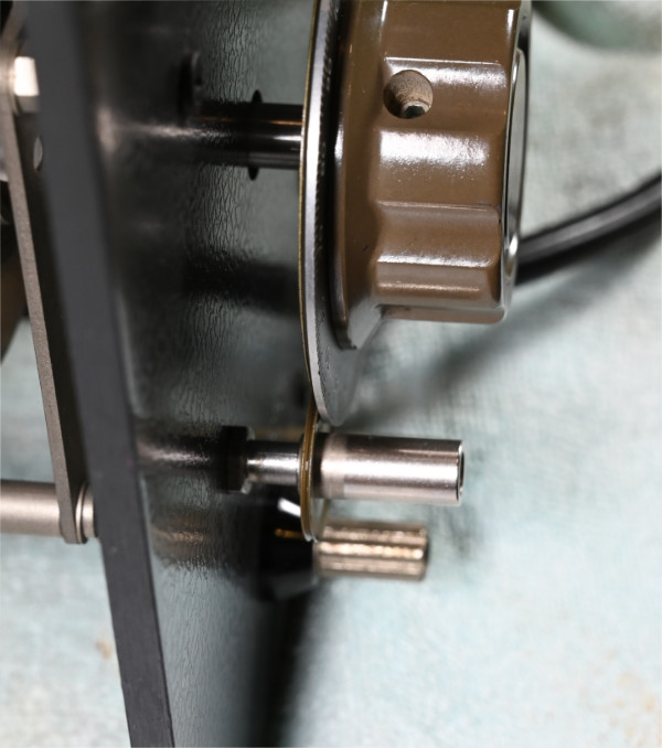 photo of GR 716-P4 capacitor knob being reinstalled